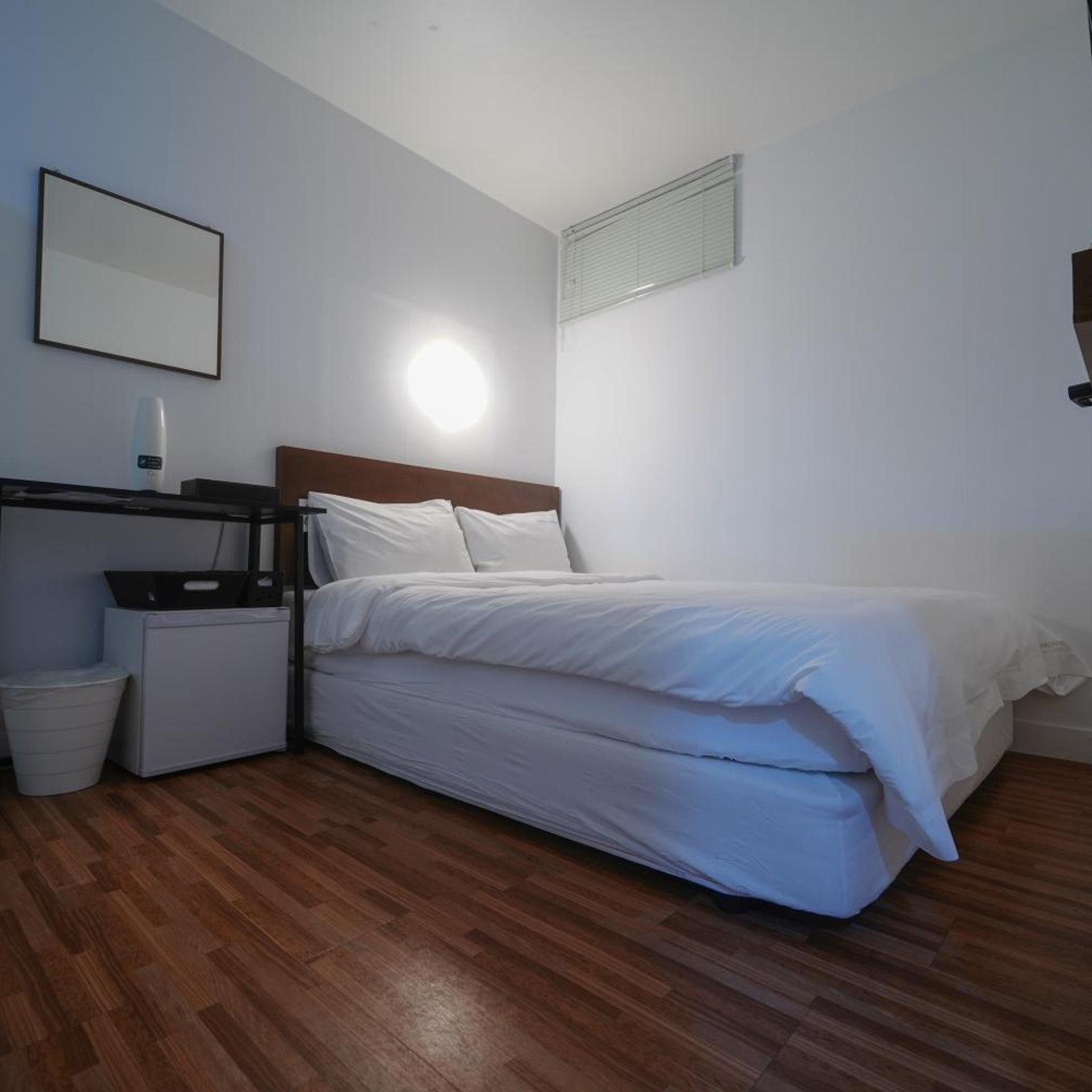 Economy, Double Bed, No Window, Private Bathroom