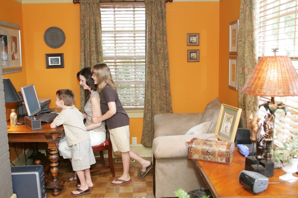 Williamsburg Manor B&amp;B 20/50