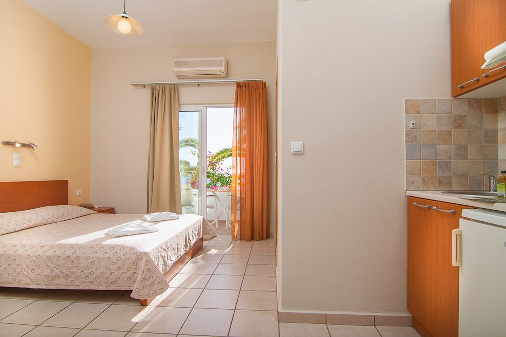 Skinos Apartments And Studios 8/40