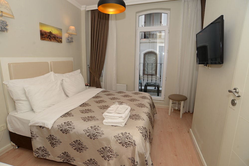 Ada Home's Hotel Taksim 8/20
