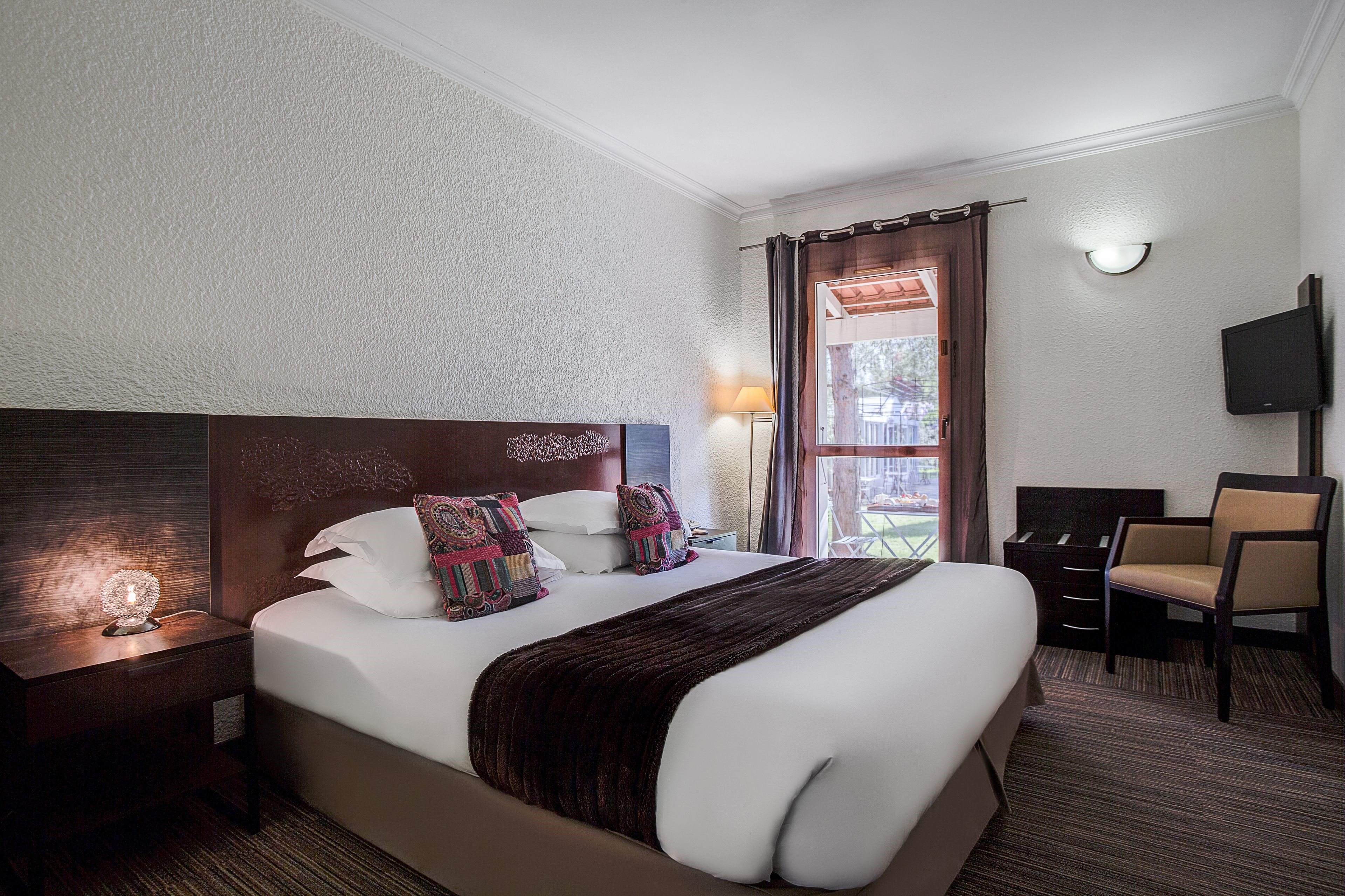 Room at DOMAINE DE LA PETITE ISLE, L ISLE-SUR-LA-SORGUE