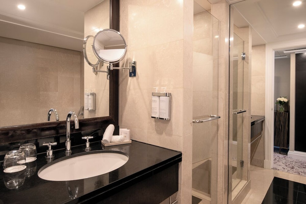 Warwick Paris Champs-Elysees 62/64