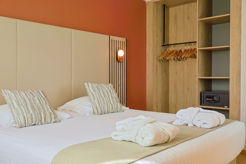 SUPERIOR, DOUBLE BED