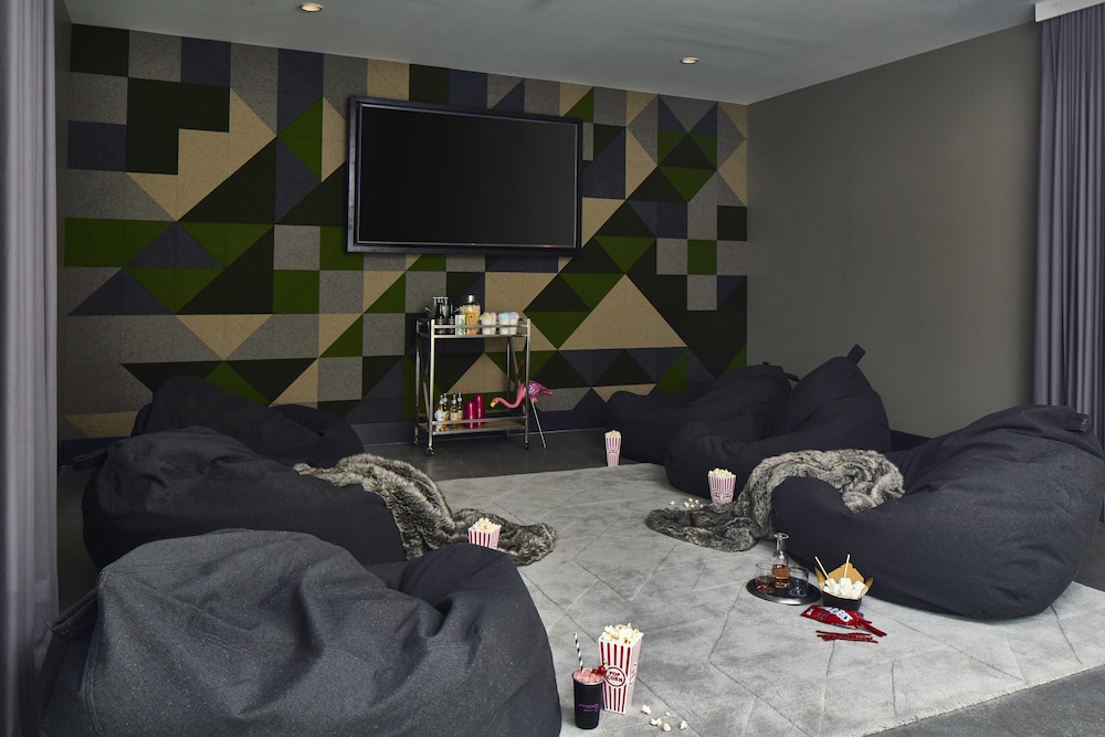 Moxy Chattanooga Downtown 58/60