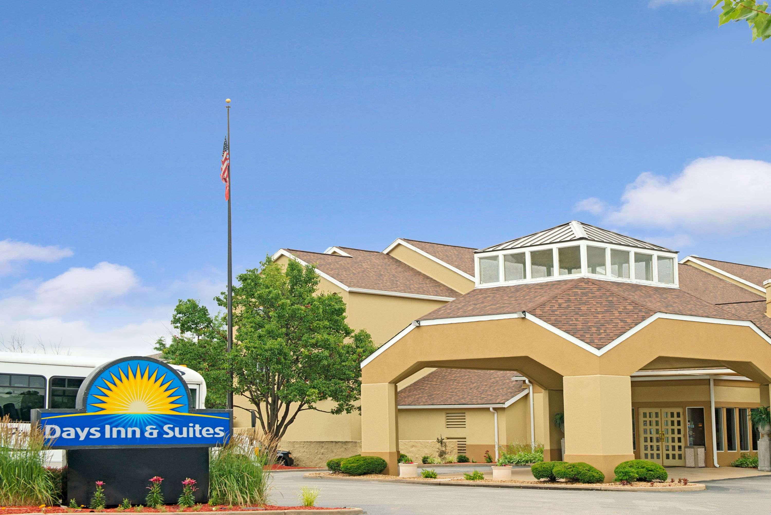 Days Inn & Suites by Wyndham St. Louis/Westport Plaza 2/27
