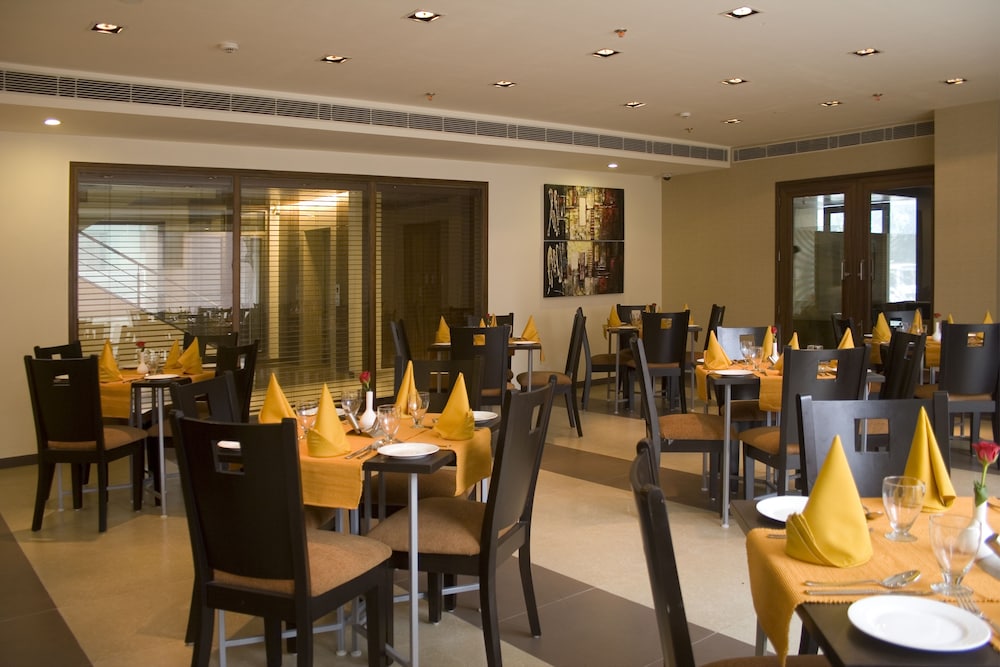 Shervani Nehru Palace Hotel 34/38
