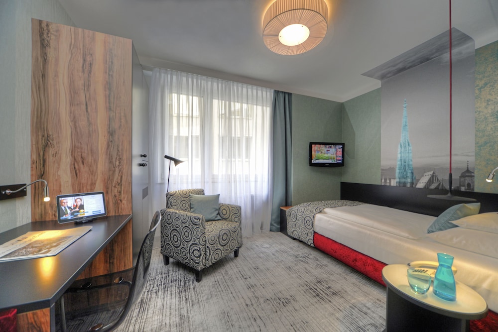 ROOM, SINGLE