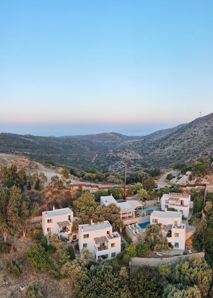 Mourtzanakis Residence 50/60