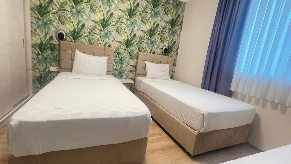 Walk In Hotel 23/44