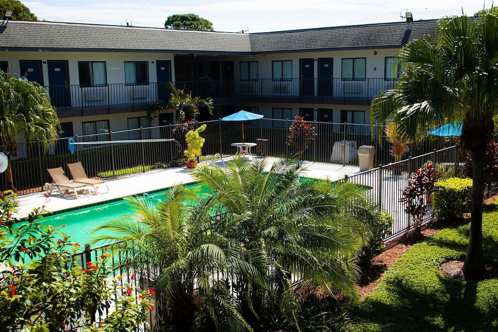 Motel6 Lantana/West Palm Beach, FL in LANTANA - FL