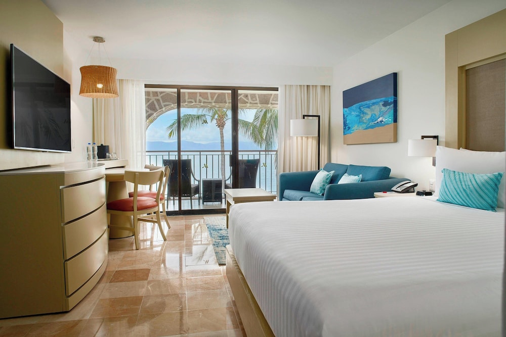 Guest Room, King Bed, Ocean Front