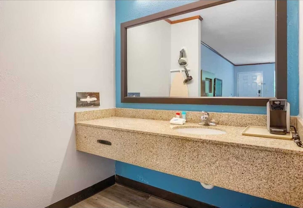 Days Inn by Wyndham Foley 33/33