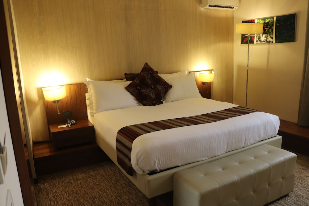 Mamba Point Hotel 6/42