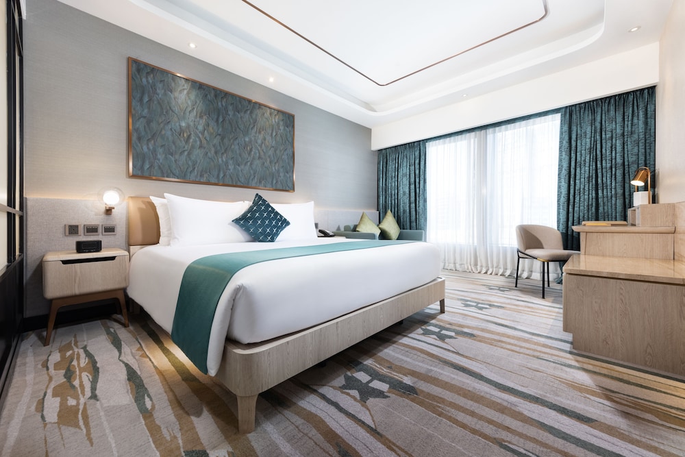 DELUXE, KING BED