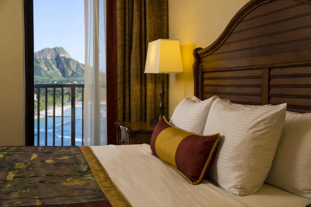 OUTRIGGER Waikiki Beach Resort 30/88