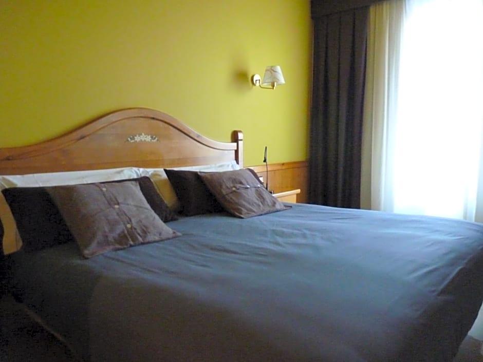 Petit Hotel 7/41