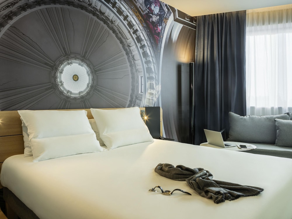 NOVOTEL BELLEVILLE PARIS 20 13/69