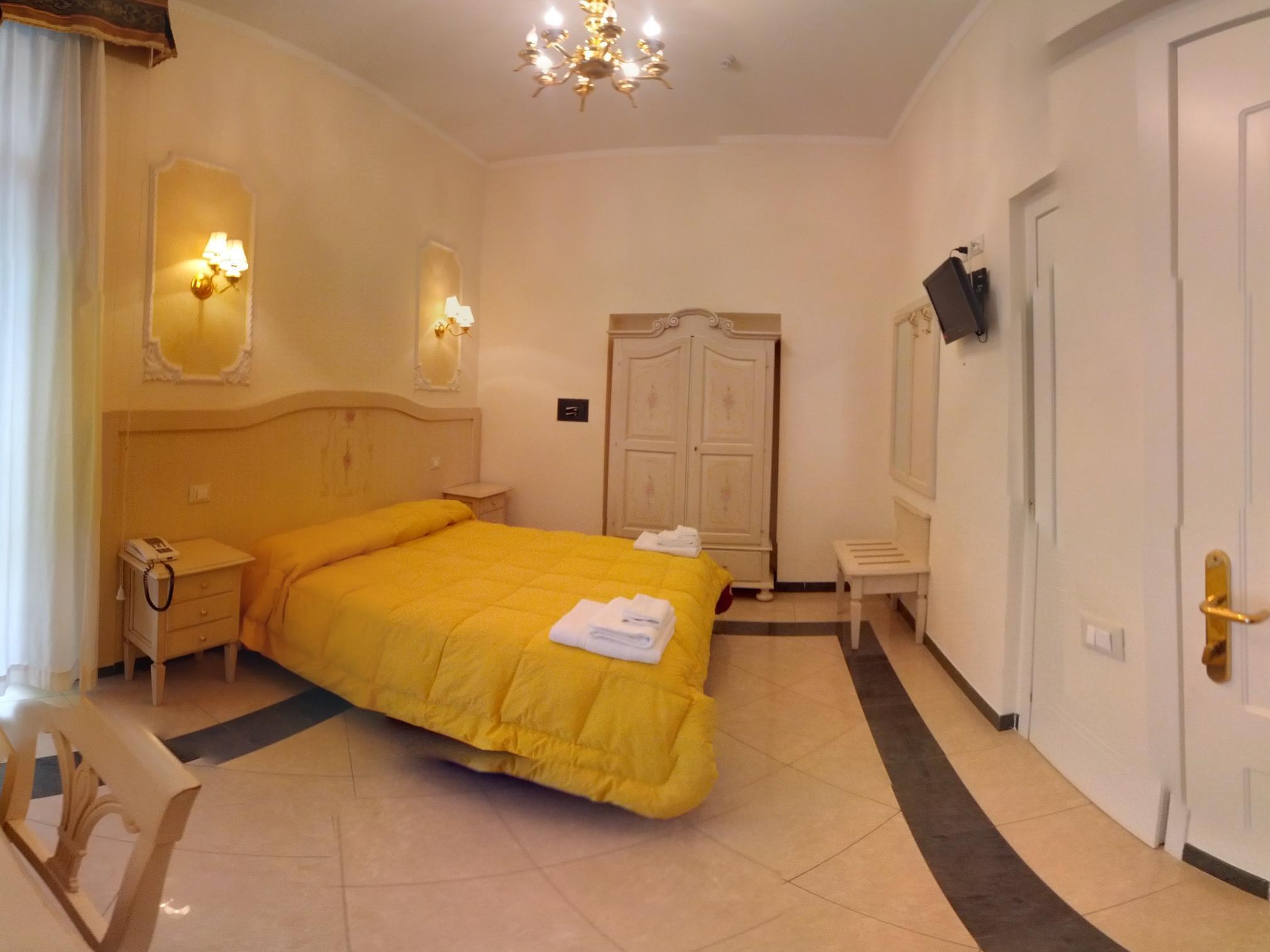 SUPERIOR, DOUBLE OR TWIN BED