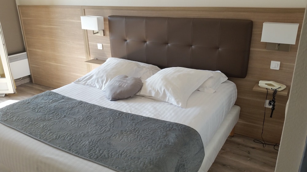 LOGIS HOTEL LES COMTES DE PARDIAC 19/34