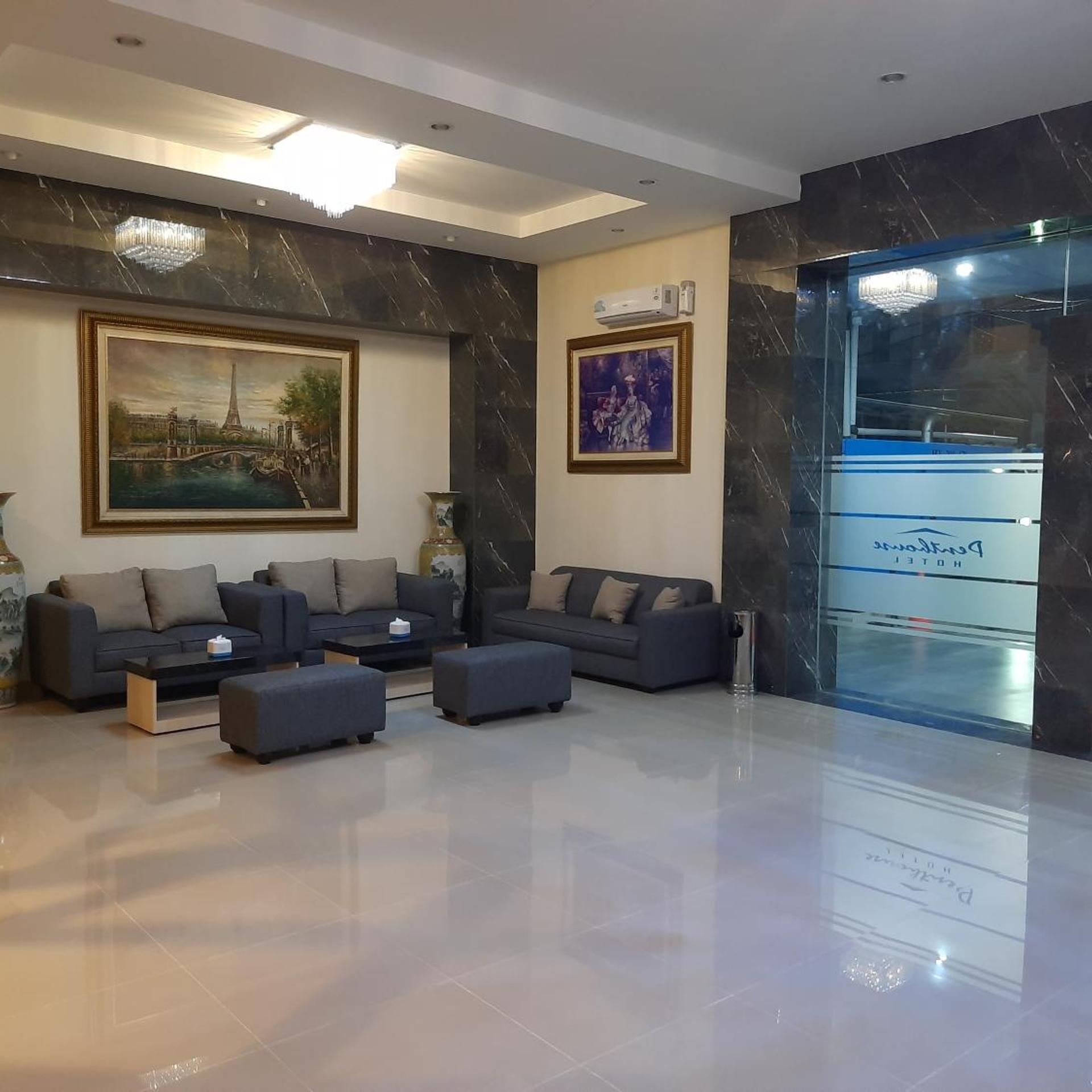 Penthouse Hotel 47/60