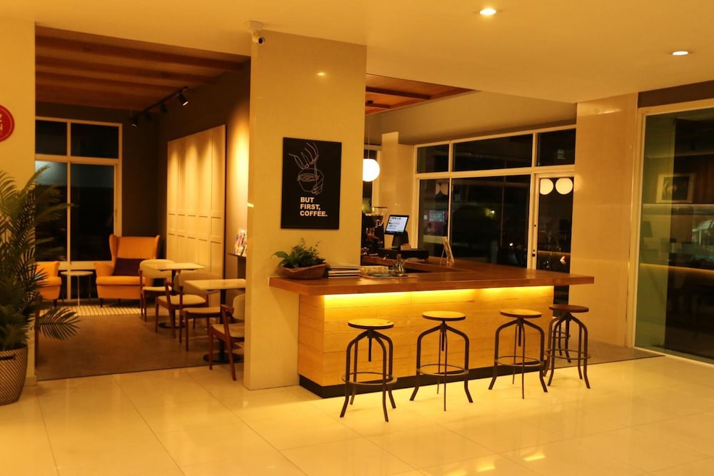 The Royal Bee Apart Hotel 30/36