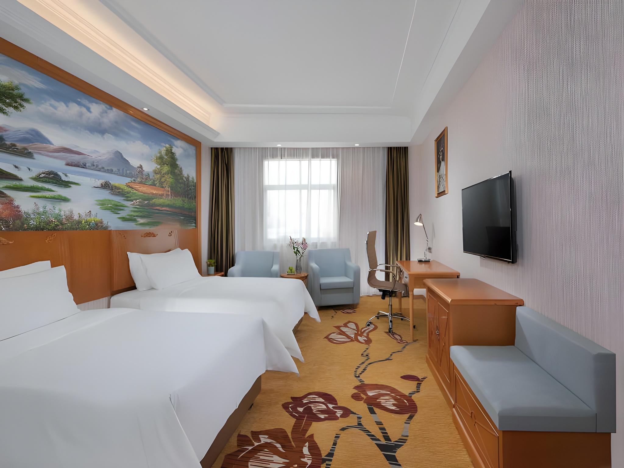 Vienna Hotel (Lingshui Center) 34/47