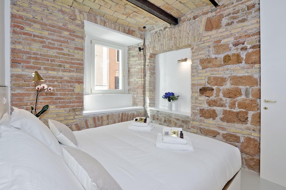 Design Flat for 4 near Colosseum 23/24