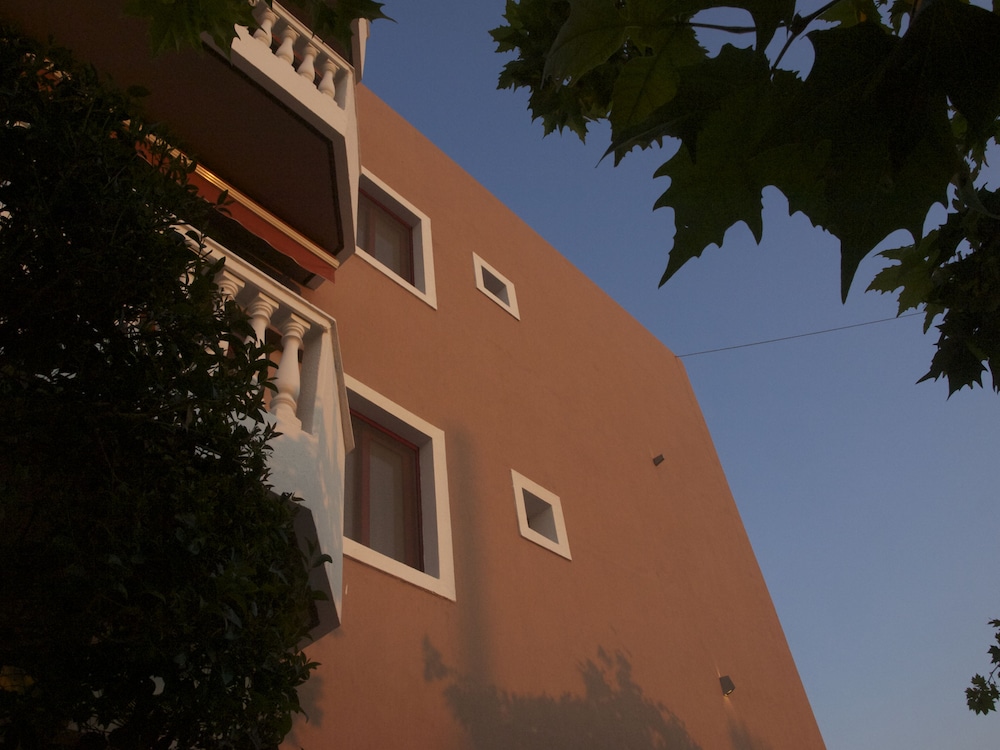 Fanari Hotel 3/40