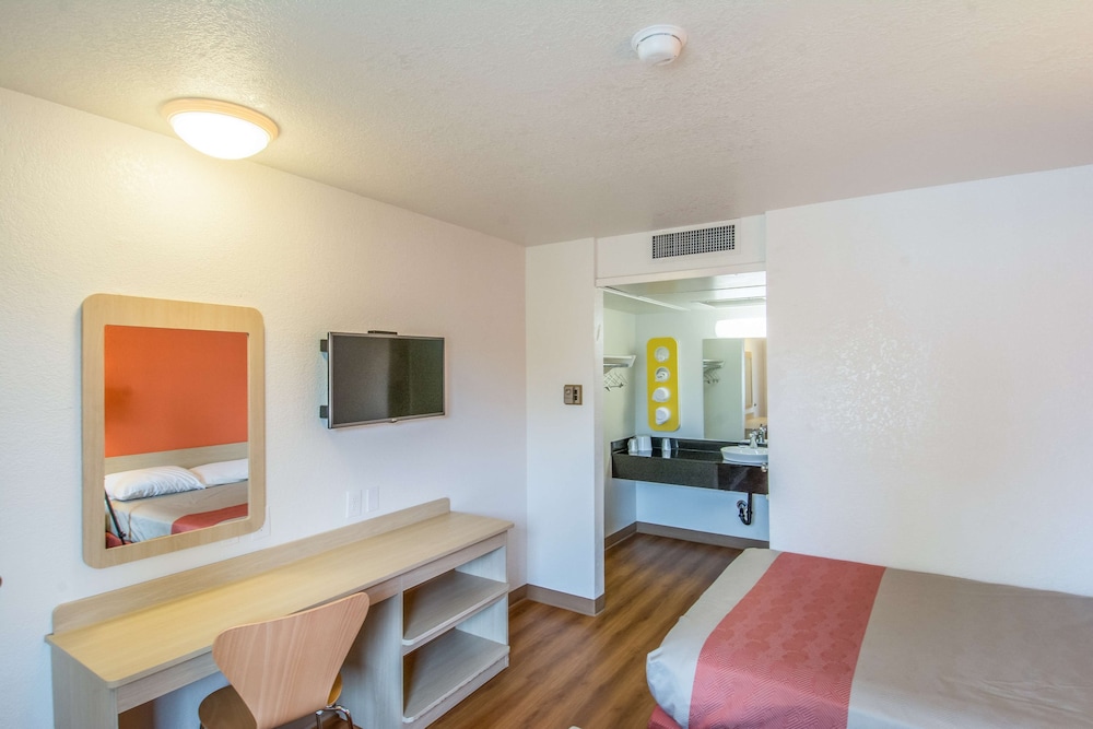 Motel6 Redding, CA - North 23/36
