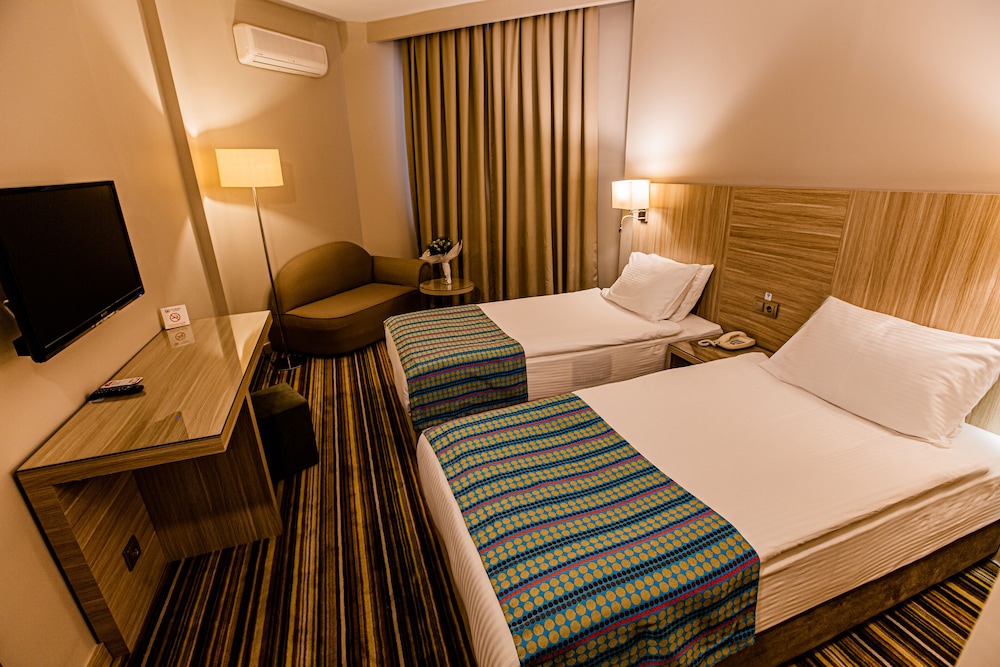 Hotel Mustafa 8/42