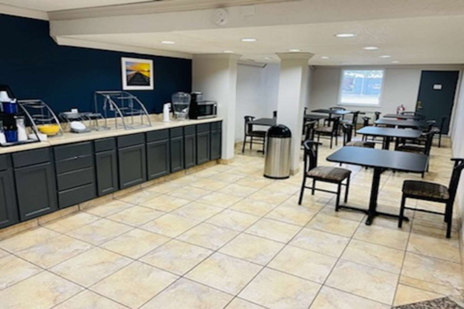 Days Inn & Suites by Wyndham Port Huron 8/12
