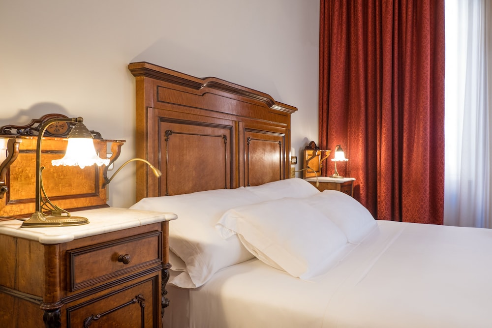 Hotel Locarno 19/73