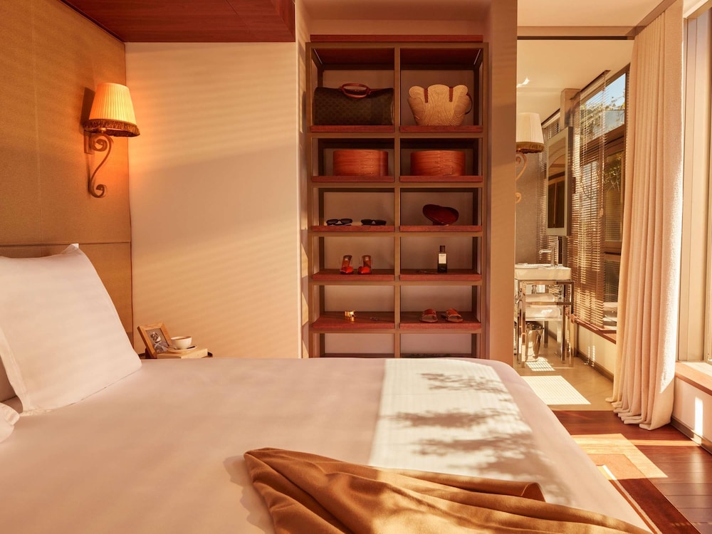 Mondrian Bordeaux Hotel des Carmes 27/56