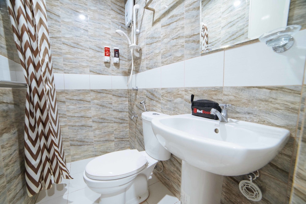 Reddoorz Plus Poblacion District Davao 29/32