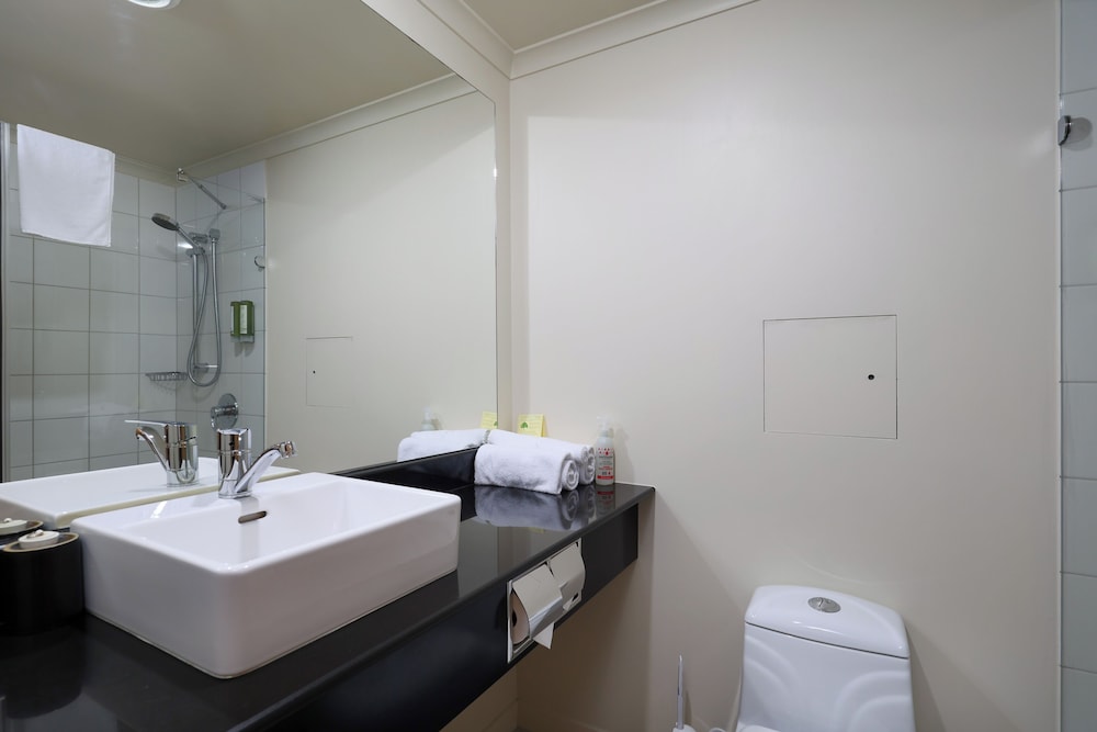1 BEDROOM, EXECUTIVE, SUITE, 1 QUEEN AND 1 SINGLE BED