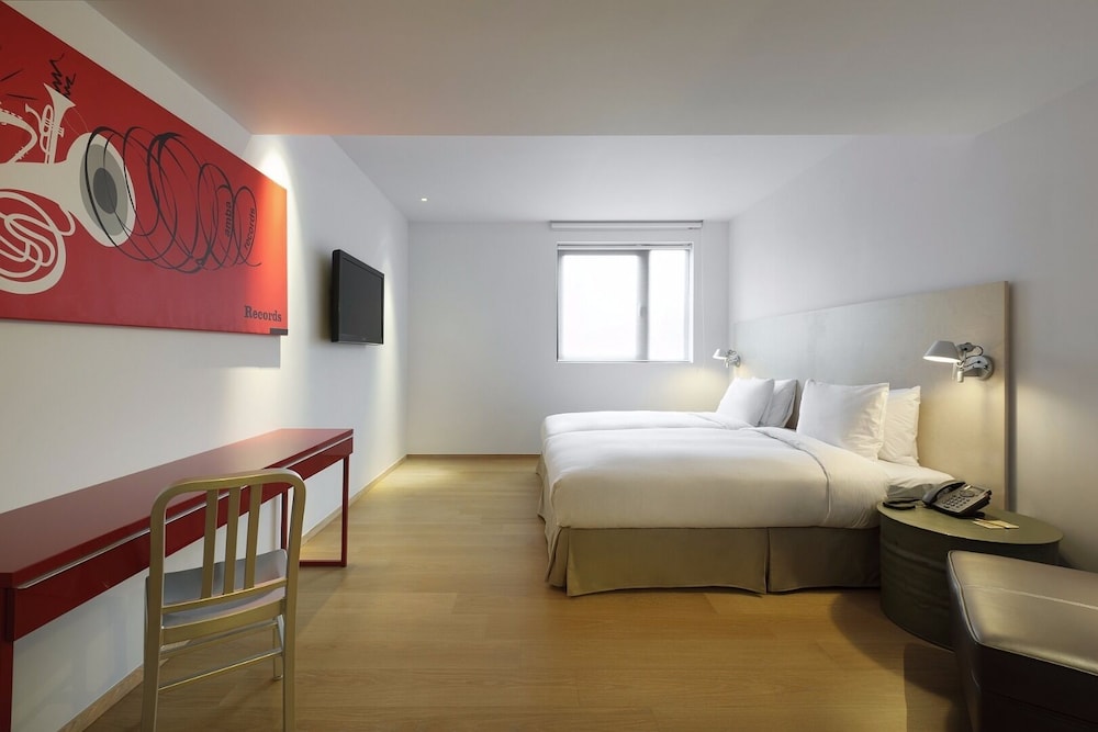 ROOM, TWIN BEDS, LARGE