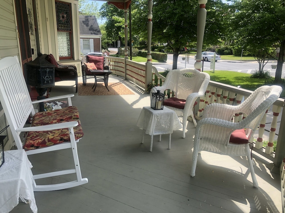 Gillis Grier Bed and Breakfast 47/50