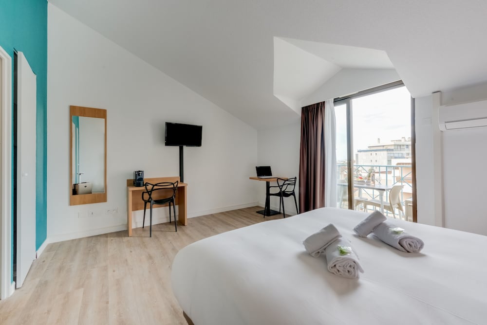 RESIDHOTEL LES CORALYNES 11/28