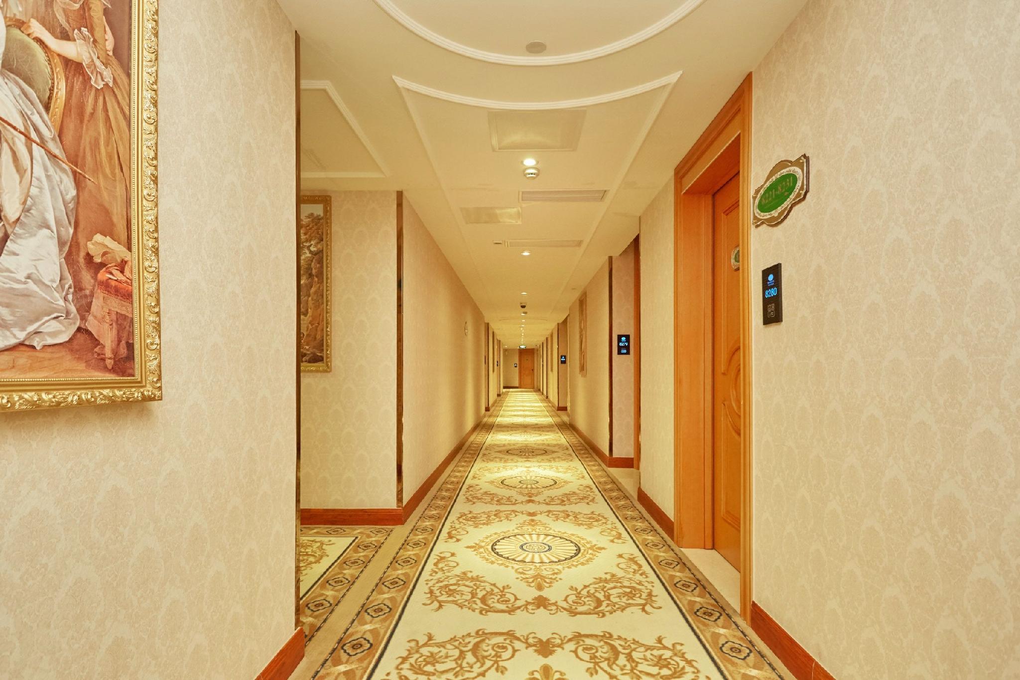 Vienna Hotel (Shanghai Meilan Lake Metro Station) 27/41