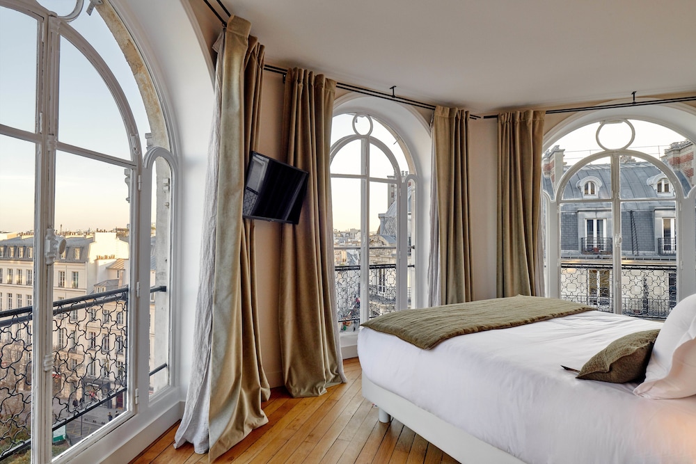 DELUXE, DOUBLE BED