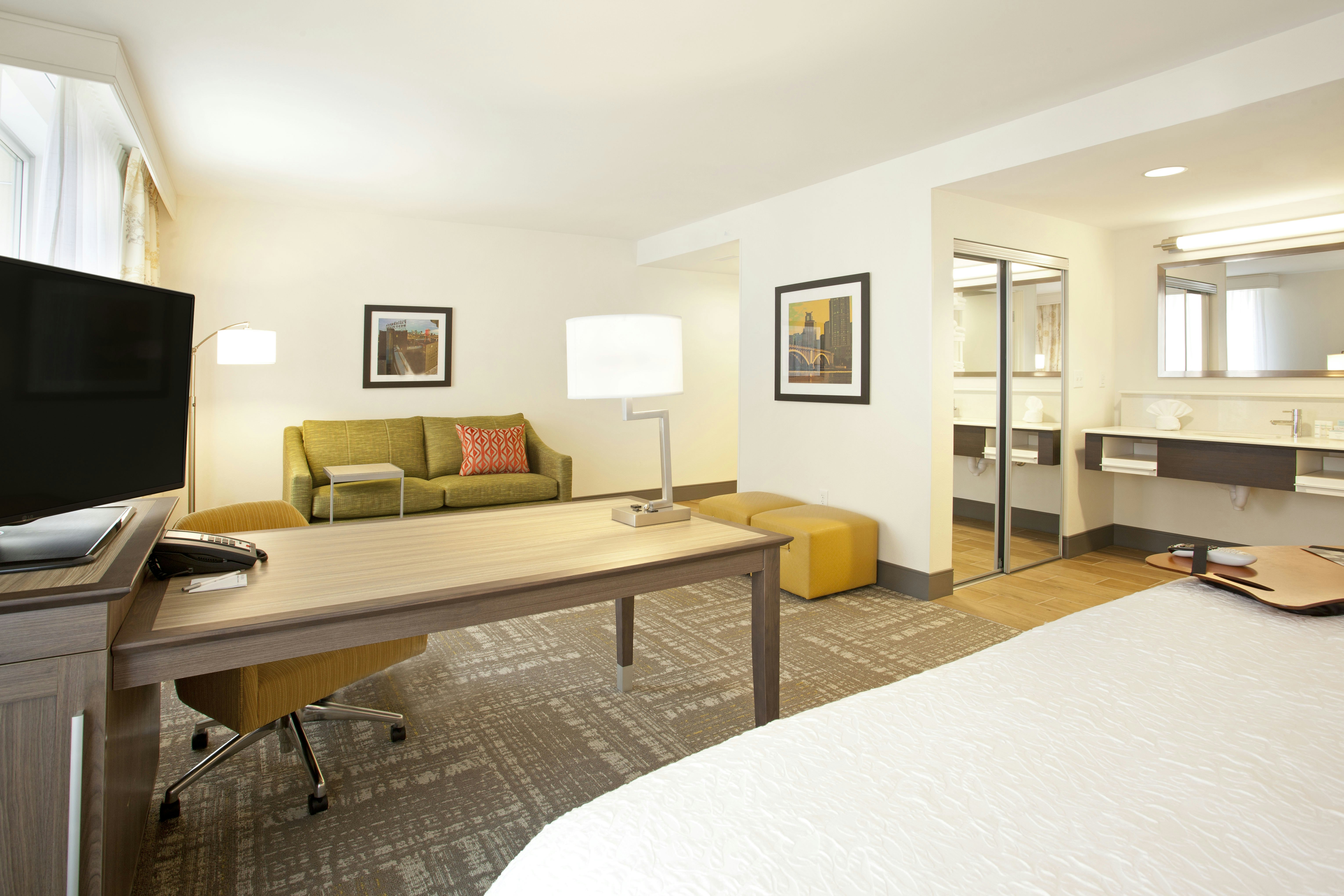 STUDIO, KING BED, ACCESSIBLE