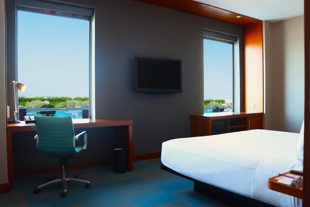 Savvy, Plus, Guest Room, King Bed، Aloft By Marriot Abu Dhabi 8/9