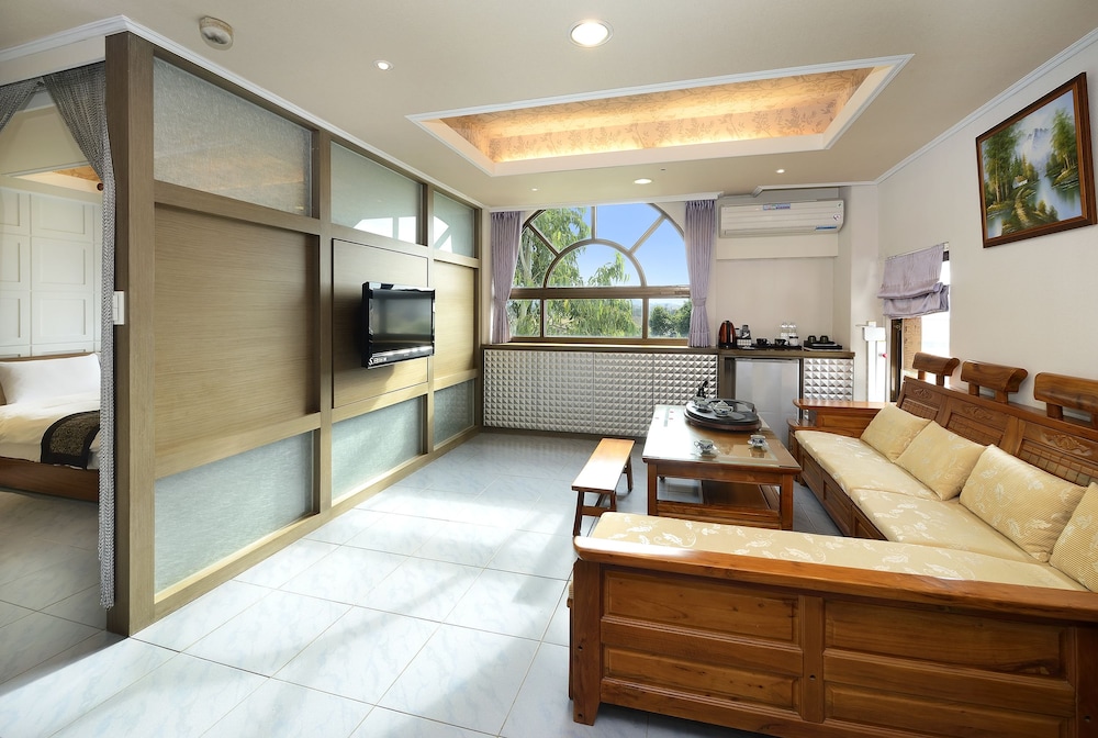 Jinsha Lake Side Hotel 30/49