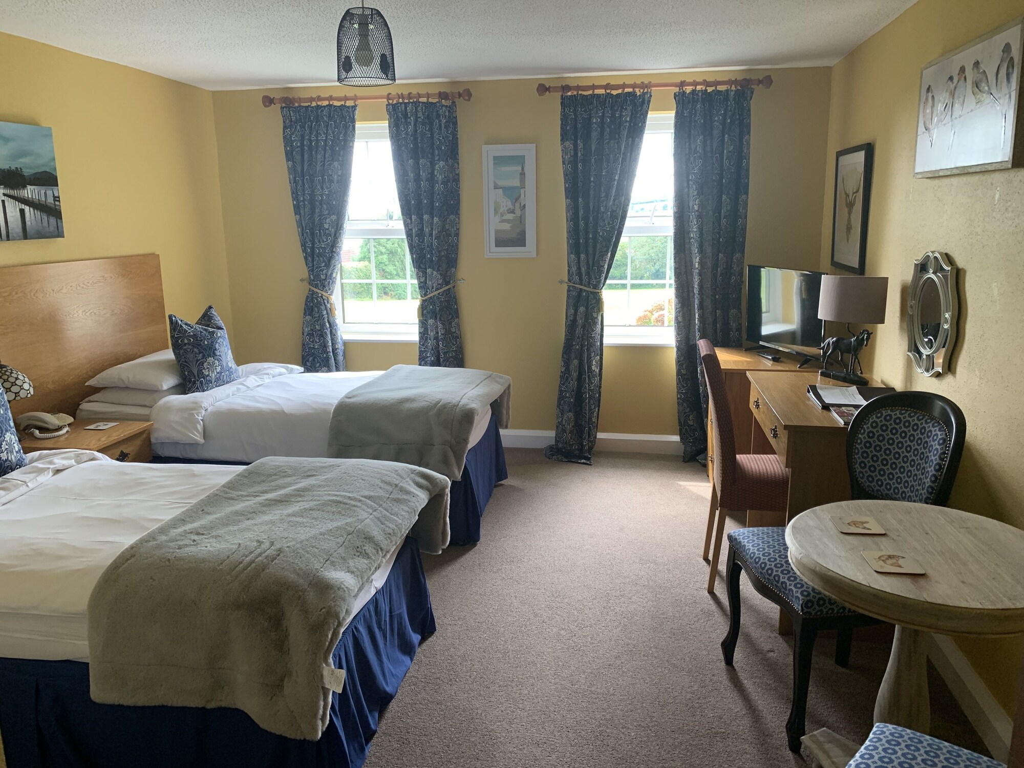 Superior, Twin Beds, Valley View
