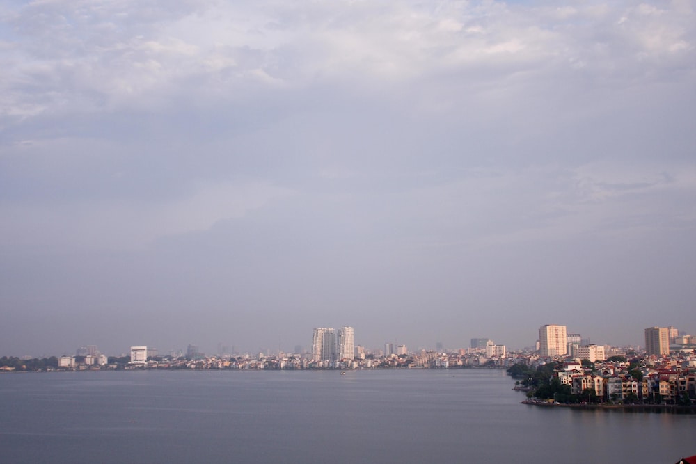 Sunset Westlake Hanoi Hotel 69/74