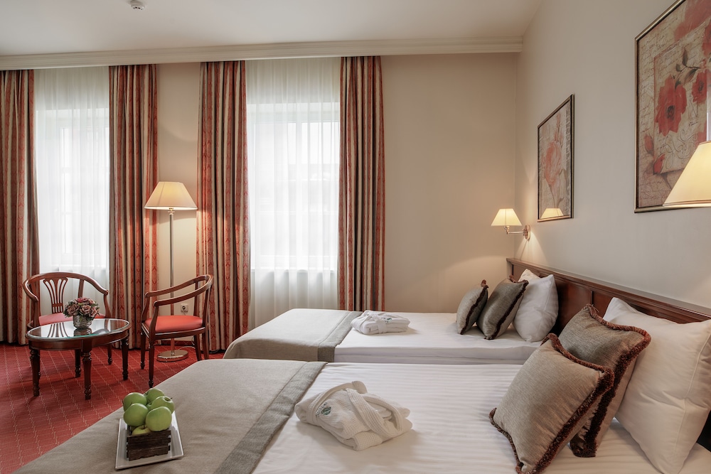 National Hotel 12/50