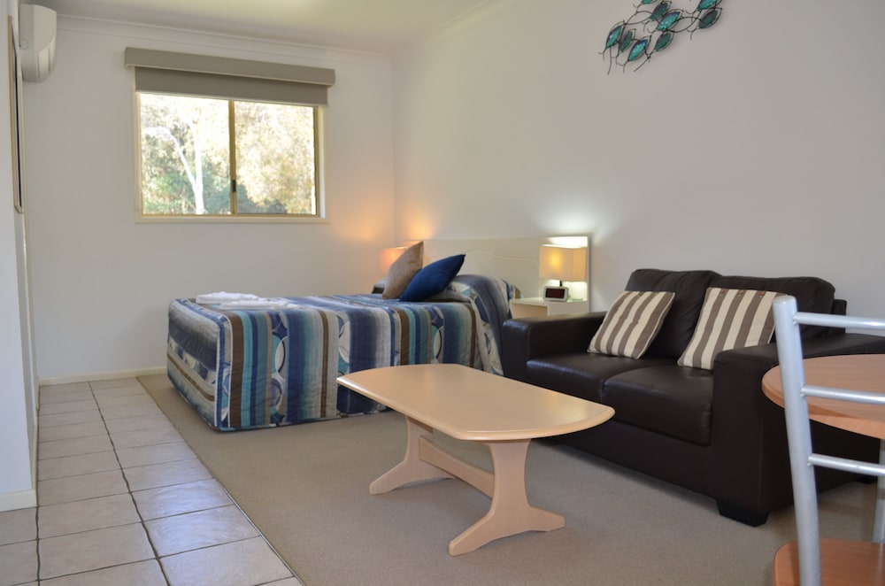 YAMBA MOTOR INN 43/62