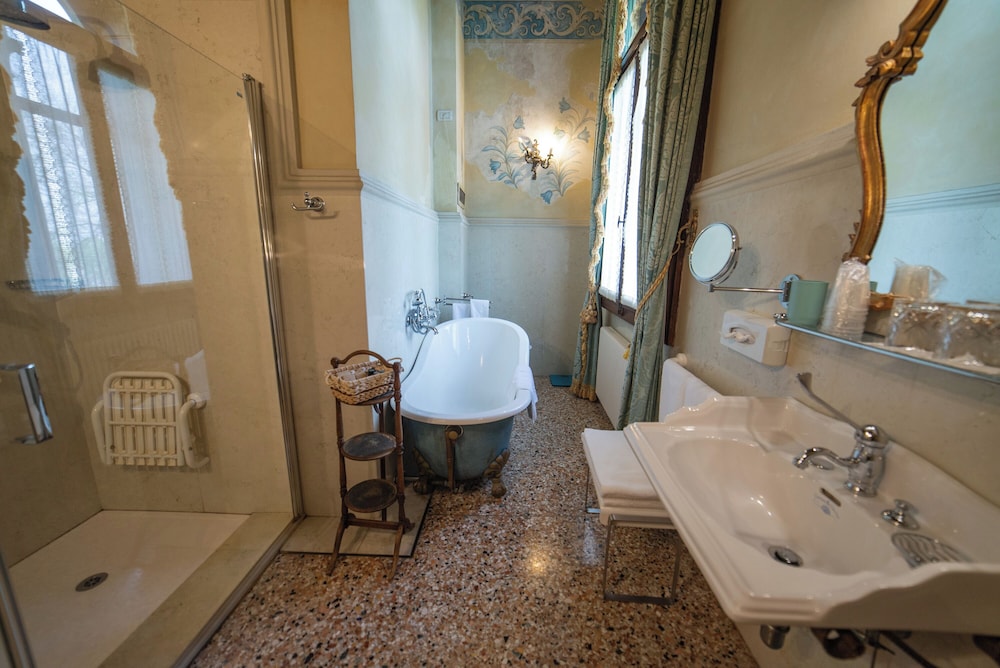 Relais Castello Bevilacqua 46/50