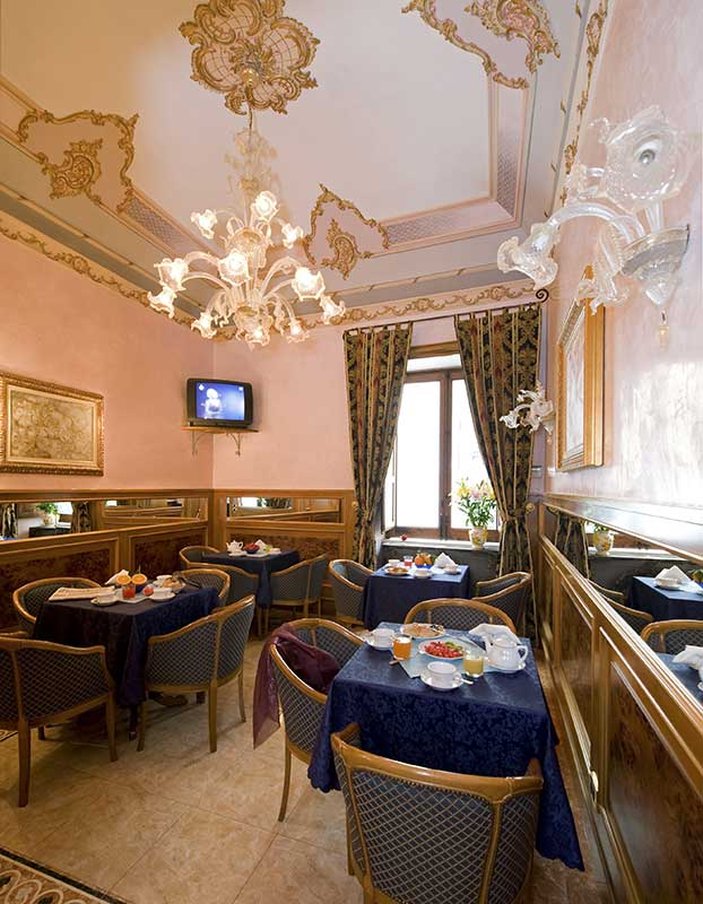 Joli Hotel 40/50