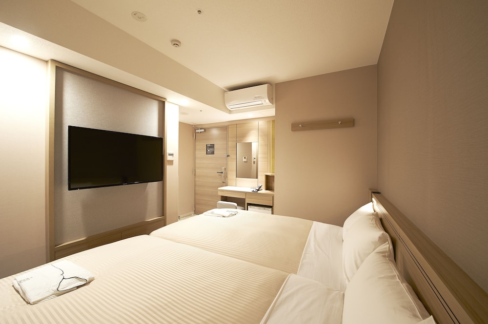 HOLLYWOOD, TWIN BEDS